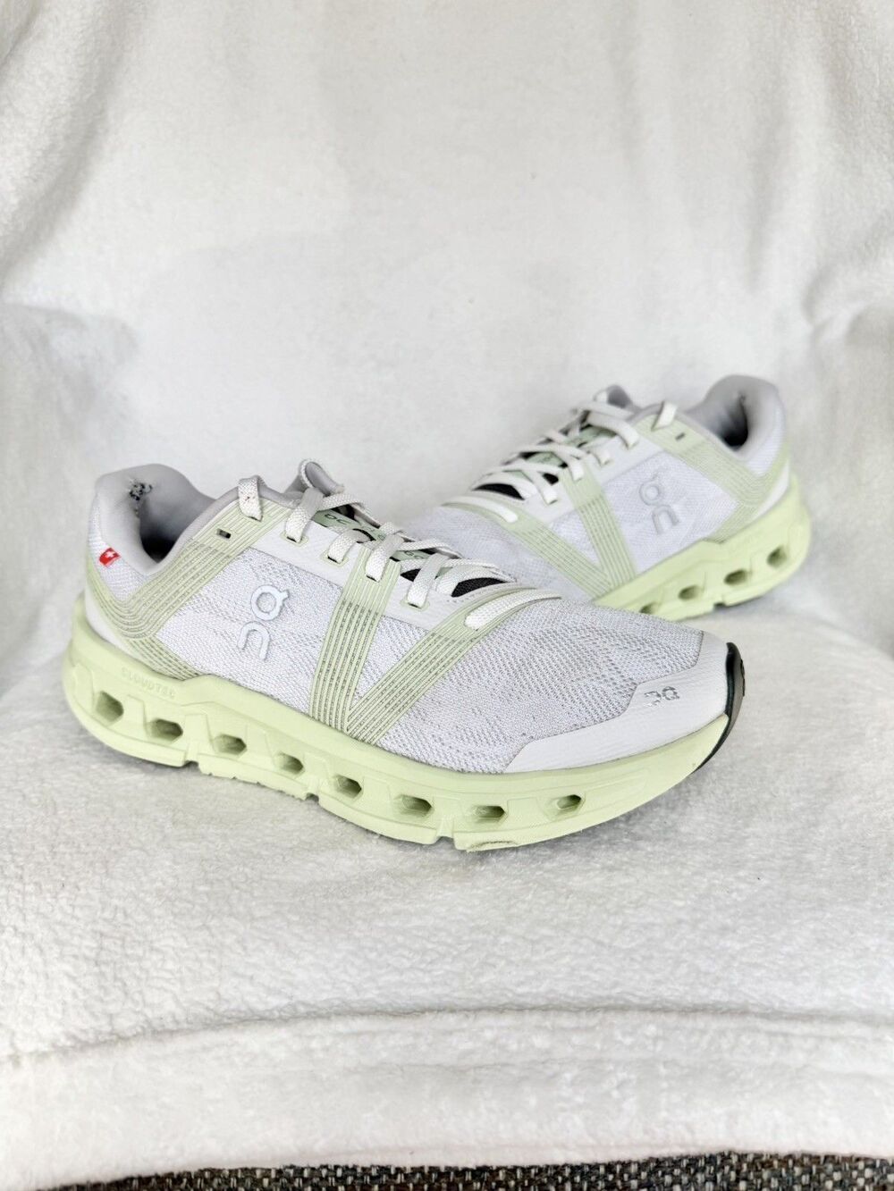 On Cloudgo Swiss Engineering Women's Size 8 Road Running Shoes Frost Hay